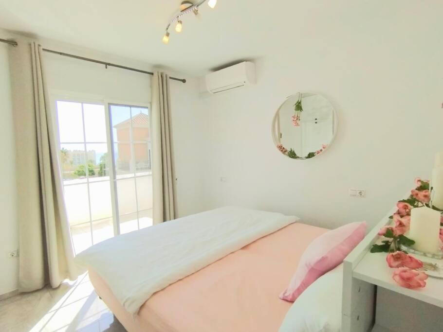 Beautiful 3 Bedroom Townhouse In Urb. Tropicana, เนร์คา ภายนอก รูปภาพ