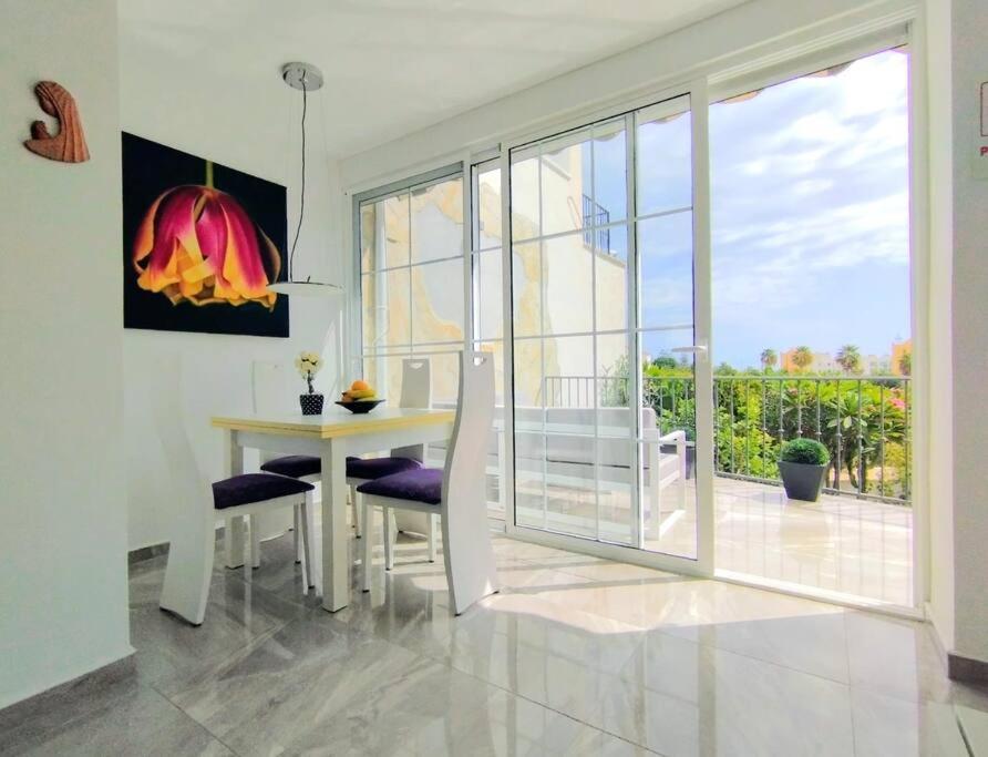 Beautiful 3 Bedroom Townhouse In Urb. Tropicana, เนร์คา ภายนอก รูปภาพ